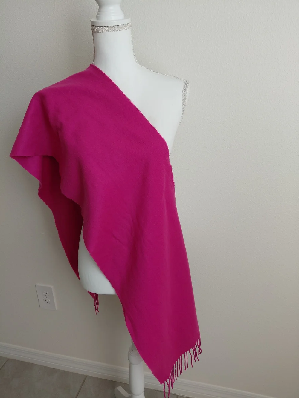 100% Cashmere Fuchsia Pink Scarf Made in Scotland Soft Fringe